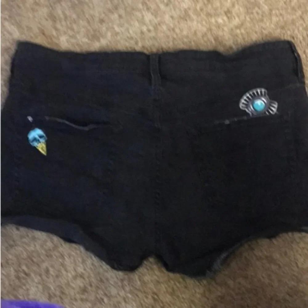 Hot Topic Blackheart High Rose Patch Short… - Picture 5 of 6